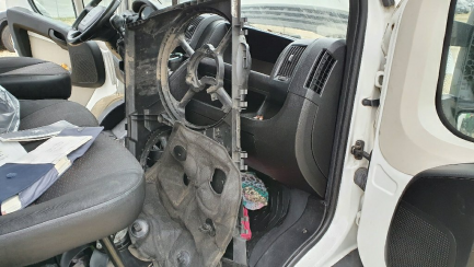 Zdjęcie przedmiotu: PEUGEOT/APD LUBOS BOXER/AL 435 BlueHDi Euro 6 1997ccm - 163HP 3,5t 16-19