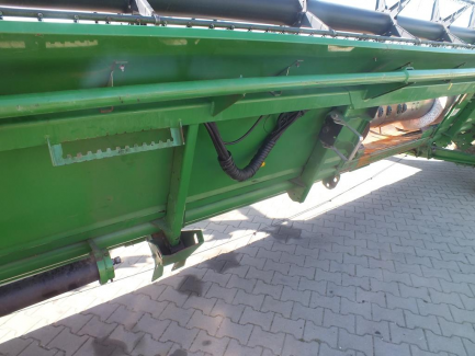 Zdjęcie przedmiotu: JOHN DEERE S690 S600 harvester + header JOHN DEERE model 635R with a header carriage