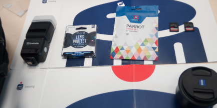 Zdjęcie przedmiotu: Photographic equipment set (CARL ZEISS Batis 25 mm f / 2 / Sony E lens, MARUMI Fit filter + Slim Protect 62mm, QUADRALITE Stroboss 36 Sony lamp, LOWEPRO ProTactic BP 450 AW II backpack, SANDISC 64GB memory cards)