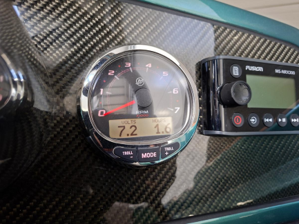 Zdjęcie przedmiotu: Ł&oacute;dź motorowa VTS FLYING SHARK CAPRI BOWRIDER 5.7