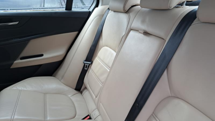 Zdjęcie przedmiotu: Jaguar Xe 2.0 Diesel E6 Pure Aut.