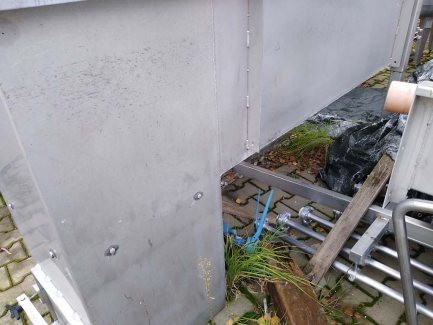 Zdjęcie przedmiotu: A line for the production of juices consisting of three units: sorting, grinding and squeezing juice as well as juice packaging and packing.