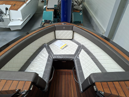 Zdjęcie przedmiotu: VTS FLYING SHARK BOWRIDER 5.7 motorboat