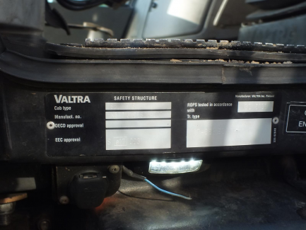 Zdjęcie przedmiotu: VALTRA T213 VERSU agricultural tractor