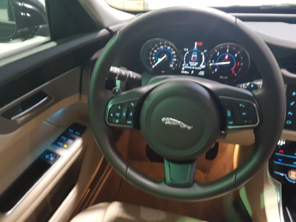 Zdjęcie przedmiotu: Jaguar Xf