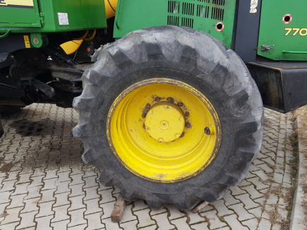 Zdjęcie przedmiotu: Harvester John Deere 770D