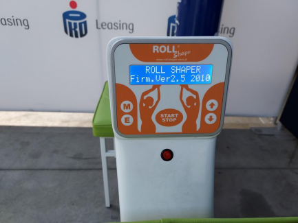 Zdjęcie przedmiotu: A cosmetic device used for massage with rotating roller equipped with an IR lamp supporting the effects of the STUDIO FIGURA Roll Shaper treatment