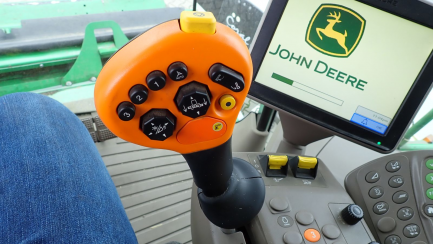 Zdjęcie przedmiotu: JOHN DEERE T660 T600 harvester with HEDER 625R / 625R