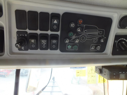 Zdjęcie przedmiotu: Kombajn zbożowy NEW HOLLAND TC 5.80 479 + header NEW HOLLAND 17 + w&oacute;zek