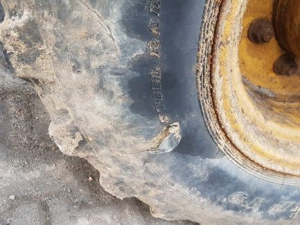 Zdjęcie przedmiotu: Ładowarka kołowa CATERPILLAR 908H2