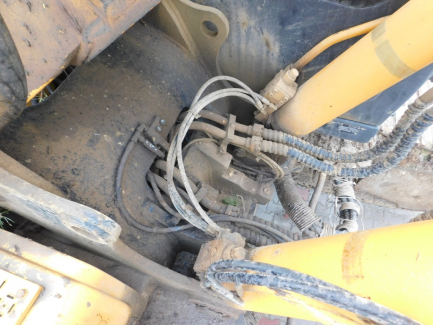 Zdjęcie przedmiotu: Hyundai Heavy Industries CO tracked excavator. LTD. R500LC - 7A
