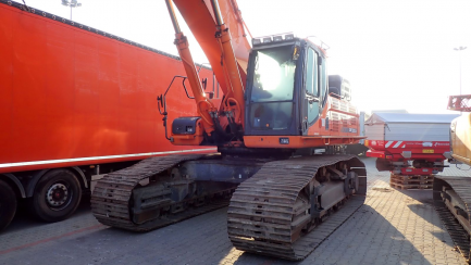 Zdjęcie przedmiotu: DOOSAN Infracore Co., Ltd. DX530LC-3 tracked excavator