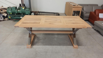 Zdjęcie przedmiotu: Zestaw mebli (WITRYNA KAS 2303 M CHROM, KOMODA 4D WITRYNOWA KAS 2306 WM CHROM, ST&Oacute;Ł Z METALOWYMI NOGAMI (200+2x50) TI 2350 M CHROM)