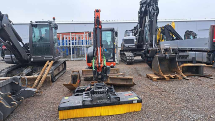 Zdjęcie przedmiotu: KUBOTA KX030-4 crawler mini excavator with attachments