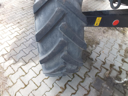 Zdjęcie przedmiotu: Kombajn zbożowy NEW HOLLAND TC 5.80 479 + header NEW HOLLAND 17 + w&oacute;zek