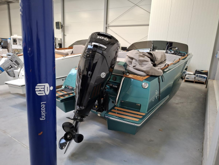 Zdjęcie przedmiotu: Ł&oacute;dź motorowa VTS FLYING SHARK CAPRI BOWRIDER 5.7