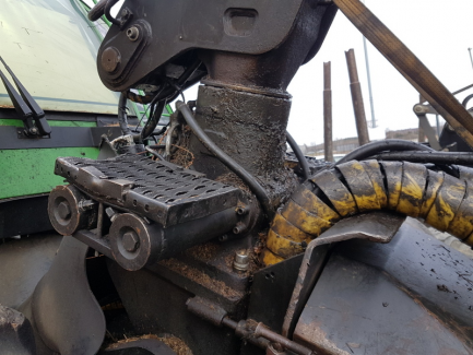 Zdjęcie przedmiotu: Harvester John Deere 770D