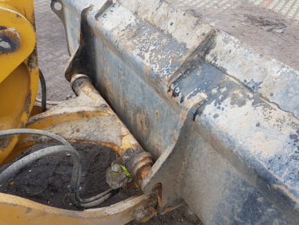 Zdjęcie przedmiotu: Ładowarka kołowa CATERPILLAR 908H2