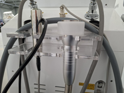 Zdjęcie przedmiotu: RF FRAX PLUS cosmetic device using the technology of radio waves, mikronakłuć and cryotherapy to perform fractional radiofrequency microneedle treatment