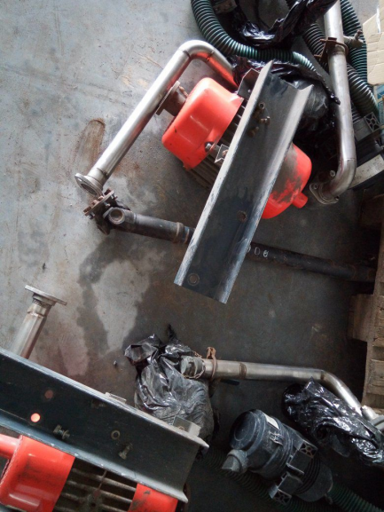 Zdjęcie przedmiotu:  3x Kompresor łopatkowy E140 z przystawką mocy PTO VOLVO do rozładunku materiał&oacute;w do materiał&oacute;w płynnych i p&oacute;łpłynnych Mouvex Blackmer ENTERPRISE Series 140 N