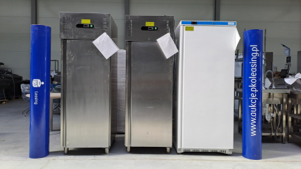 Zdjęcie przedmiotu: Zestaw sprzętu gastronomicznego (2x szafa chlodnicza, szafa mroźnicza)