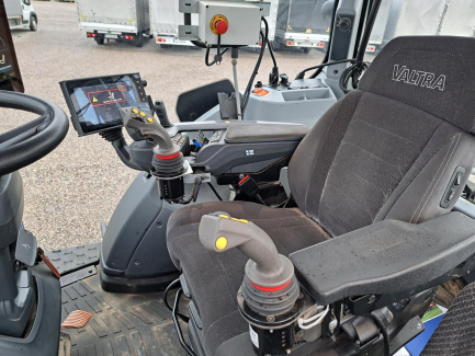 Zdjęcie przedmiotu: VALTRA T255 agricultural tractor + KESLA 316T crane