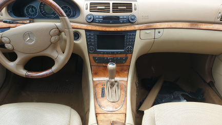 Zdjęcie przedmiotu: Пропозиція на сміття седана Mercedes-Benz E