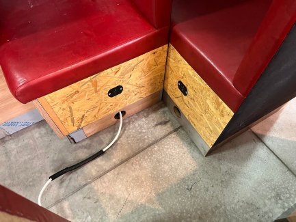 Zdjęcie przedmiotu: A set of restaurant furniture