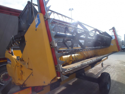 Zdjęcie przedmiotu: Kombajn zbożowy NEW HOLLAND TC 5.80 479 + header NEW HOLLAND 17 + w&oacute;zek