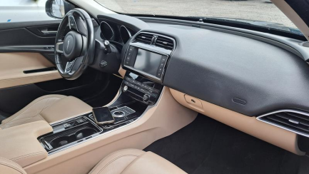Zdjęcie przedmiotu: Jaguar Xe 2.0 Diesel E6 Pure Aut.