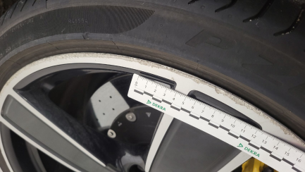 Zdjęcie przedmiotu: Porsche Cayenne Turbo Błędny wpis mocy i pojemności silnika w DR