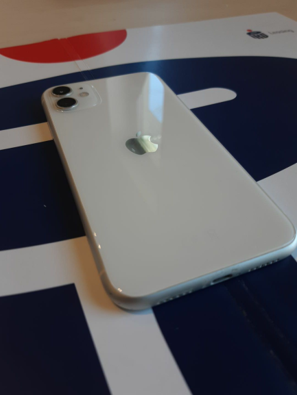 Zdjęcie przedmiotu: Telefon / Smartfon Apple iPhone 11, 64 GB biały, kod producenta MWLU2PM/A