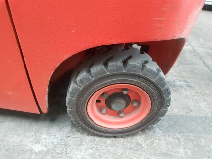 Zdjęcie przedmiotu: WOZEK WIDLOWY LINDE H16-01