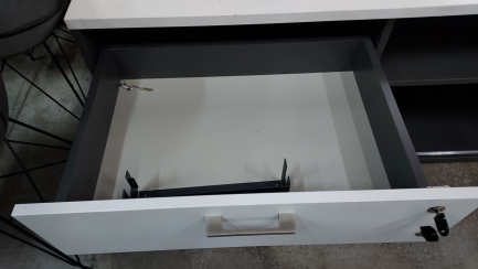 Zdjęcie przedmiotu: Room equipment - furniture