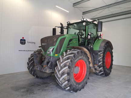 FENDT 826 VARIO agricultural tractor