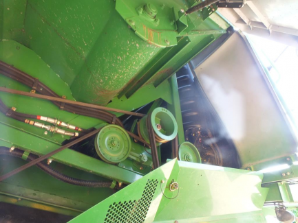 Zdjęcie przedmiotu: JOHN DEERE S690 S600 harvester + header JOHN DEERE model 635R with a header carriage