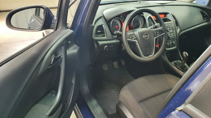 Zdjęcie przedmiotu: Opel Astra IV 1.6 CDTI Essentia Sports Tourer 12-16