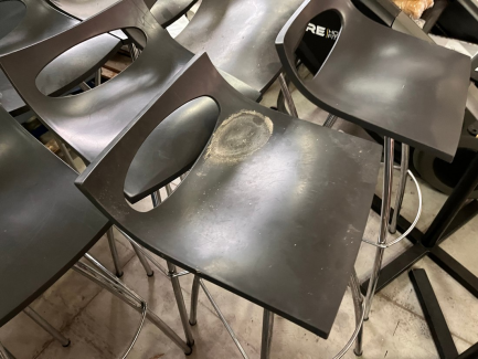 Zdjęcie przedmiotu: A set of restaurant furniture