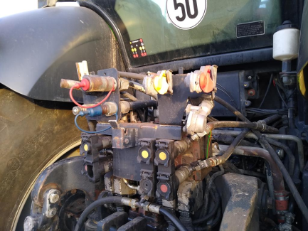 Zdjęcie przedmiotu: Deutz Fahr Agrotron X720 / TL1