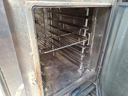 Zdjęcie przedmiotu: A set of catering equipment