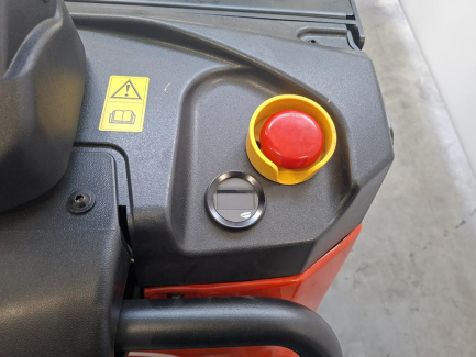Zdjęcie przedmiotu: W&oacute;zek paletowy elektryczny EP RPL201H