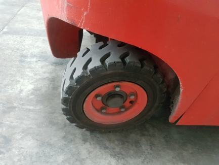 Zdjęcie przedmiotu: WOZEK WIDLOWY LINDE H16-01