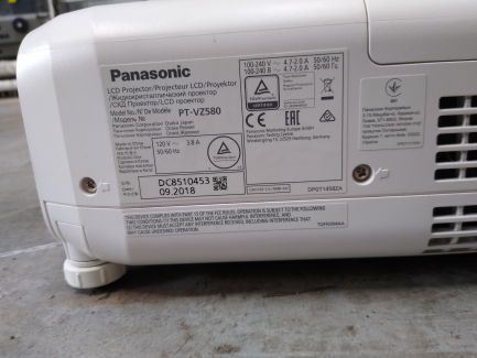 Zdjęcie przedmiotu: PANASONIC PT-VZ580 projector