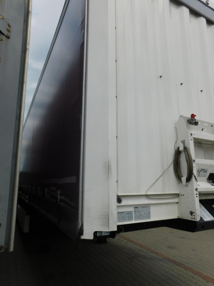 Zdjęcie przedmiotu: KRONE SD Curtain semitrailer
