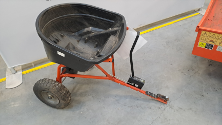 Zdjęcie przedmiotu: Przyczepka i rozsiewacz PROFI