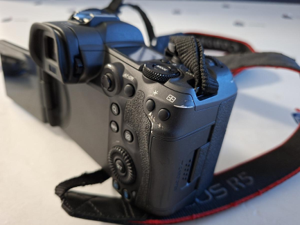 Zdjęcie przedmiotu: CANON EOS R5 digital camera