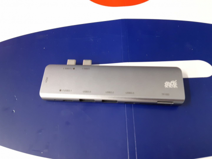 Zdjęcie przedmiotu: Laptop / Notebook Apple MacBook Pro 13" z Touch Bar, 4-rdzeinowy Intel Core i5 1.4 GHz , 8 gen, RAM 8 GB, dysk 512GB SSD kod producenta: MXK52ZE/A z akcesoriami