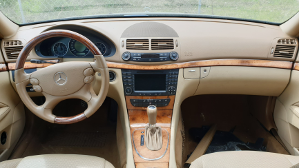 Zdjęcie przedmiotu: Пропозиція на сміття седана Mercedes-Benz E