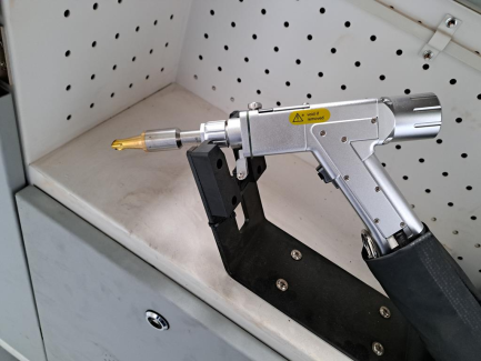 Zdjęcie przedmiotu: RĘCZNA SPAWARKA LASEROWA FANUCI 3.0 PRO GENX O MOCY 3 KW