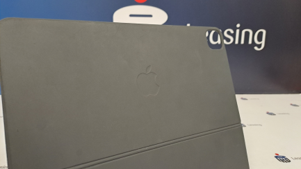 Zdjęcie przedmiotu: Планшет Apple iPad Pro 12.9'' 256GB сріблястого кольору, код виробника: MNXT3FD/A + клавіатура Apple Magic Keyboard для iPad Pro 12.9'' (5-го покоління) чорного кольору, код виробника: MJQK3Z/A